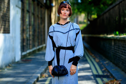 golden necklace, striped dress, long sleeves dress, light blue dress, black bag, mini bag, satin bag, golden bracelet, fashion week, frenchystyle, FW, jonathan paciullo, street style, atmosphere details, horizontal, detail