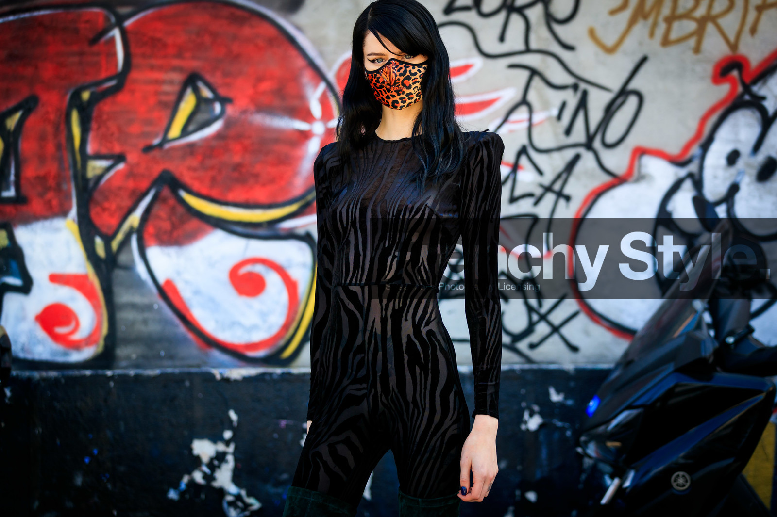 black jumpsuit, velvet jumpsuits, zebra printed jumsuit, long sleeves jumpsuit, tight jumpsuit, monogrammed bag, brown leather bag, louis vuitton bag, hand bag, shopping bag, animal print, leopard print, covid face mask, hannah elyse, street style, jonathan paciullo, FW, frenchystyle, fashion week, MFW, MILAN, SPRING SUMMER 2021, SS 21, horizontal, atmosphere details, detail, model