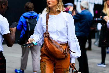 brown bag, brown pants, fanny pack, iphone, leather bag, leather pants, trousers, white shirt, fashion week, frenchystyle, FW, jonathan paciullo, street style, LFW, LONDON, SPRING SUMMER 2019, SS 19, atmosphere details, horizontal, detail