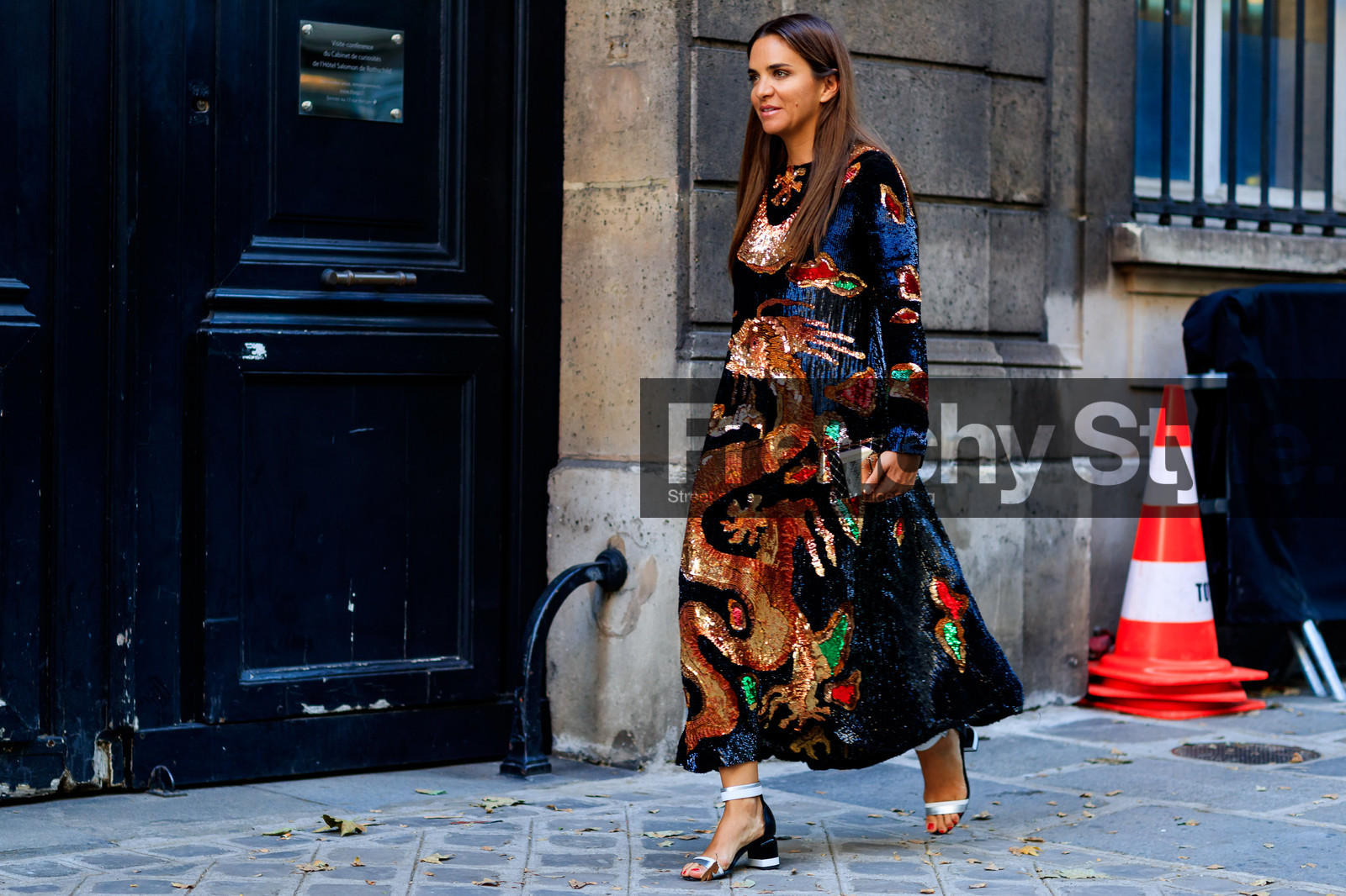 animal print, black dress, glitter, gold bag, graphic dress, high heels, leather bag, leather shoes, printed dress, sequined dress, shiny dress, valentino, PFW, fashion week, frenchystyle, FW, jonathan paciullo, street style, PARIS, horizontal, atmosphere details, full length, AUTUMN WINTER 2018-2019, FALL WINTER 2018-2019, FW 18-19, laure heriard dubreuil