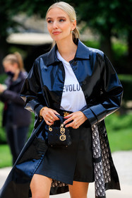 dior bag, dior earrings, dior belt, dior jacket, dior skirt, dior t-shirt, dior total look, dior trench coat, lady dior bag, mini bag, quilted bag, black leather bag, black bag, hand bag, black leather skirt, black leather belt, mini skirt, white t-shirt, letter printed t-shirt, vinyl coat, vinyl trenchcoat, logo all over, logo printed coat, logo printed trench-coat, golden ring, golden bracelet, cartier bracelet, cartier clou bracelet, strassed earrings, initials earrings, pearl earrings, monogrammed jacket, monogrammed trench coat, leonie hanne, fashion week, frenchystyle, FW, jonathan paciullo, street style, PFW, PARIS, AUTUMN WINTER 2021-2022, FALL WINTER 2021-2022, FW 21-22, vertical, atmosphere details, detail