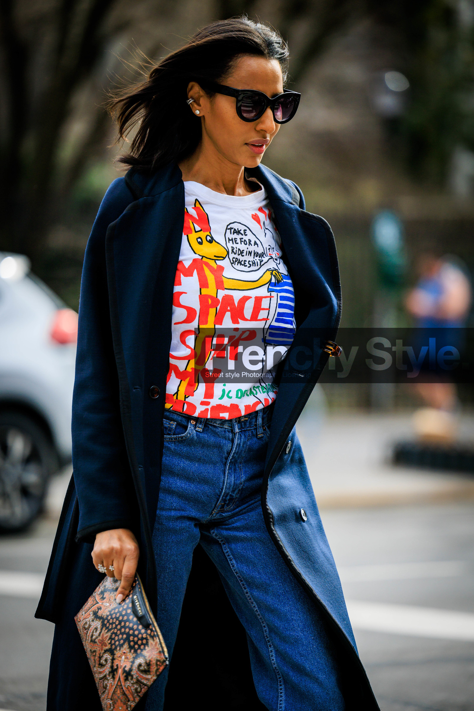 details, printed mini pouch, puffy blue jacket, navy blue long cardigan, black sunglasses, orange font printed white tshirt, fashion week, frenchystyle, FW, jonathan paciullo, street style, NYFW, NEW YORK, AUTUMN WINTER 2022-2023, FALL WINTER 2022_2023, FW 22-23, vertical, atmosphere details