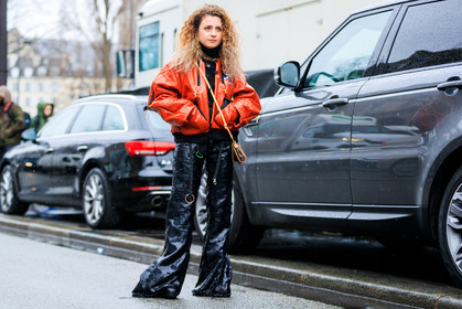 atmosphere details, AUTUMN WINTER 2017-2018, AW 17-18, black pants, brown bag, FALL WINTER 2017-2018, fashion week, frenchystyle, full length, FW, FW 17-18, horizontal, jonathan paciullo, leather bag, leather jacket, leather pants, louis vuitton, monogram, oversize, PARIS, PFW, printed bag, red jacket, street style, trousers