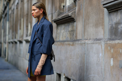 beige top, blazer, grey jacket, maison martin margiela, oversize, ponytail, red lips, wet hair, PFW, fashion week, frenchystyle, FW, jonathan paciullo, street style, PARIS, horizontal, atmosphere details, detail, model, AUTUMN WINTER 2018-2019, FALL WINTER 2018-2019, FW 18-19