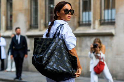 black bag, leather bag, sunglasses, white shirt, PFW, fashion week, frenchystyle, FW, jonathan paciullo, street style, PARIS, horizontal, atmosphere details, detail, AUTUMN WINTER 2018-2019, FALL WINTER 2018-2019, FW 18-19, evangelie smyrniotaki