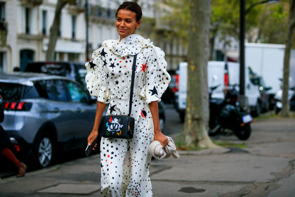 model, Liya Kebede, white dress, long dress, silk dress, printed dress, stars printed dress, high collar dress, mid long sleeves dress, big collar, ruffle dress, balloon sleeves, valentino bag, valentino dress, black leather bag, crossbody bag, animal printed bag, valentino look, PARIS, PFW, SPRING SUMMER 2020, SS 20, fashion week, frenchystyle, FW, jonathan paciullo, street style, horizontal, atmosphere details, detail