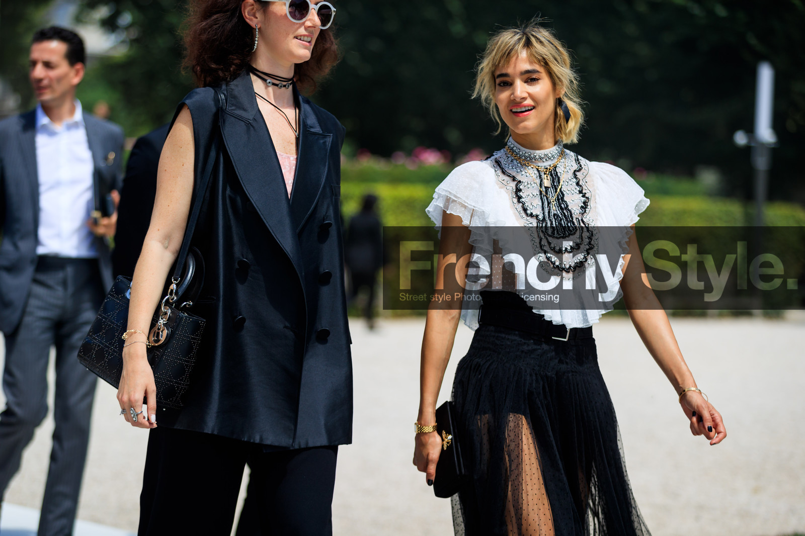 black bag, black jacket, black pants, black skirt, choker, embroideries, leather bag, necklace, pearls, pleats, ruffles, satin stitch, sleeveless, sunglasses, white shirt, fashion week, frenchystyle, FW, jonathan paciullo, street style, PFW, PARIS, horizontal, atmosphere details, detail, AUTUMN WINTER 2018-2019, FALL WINTER 2018-2019, FW 18-19