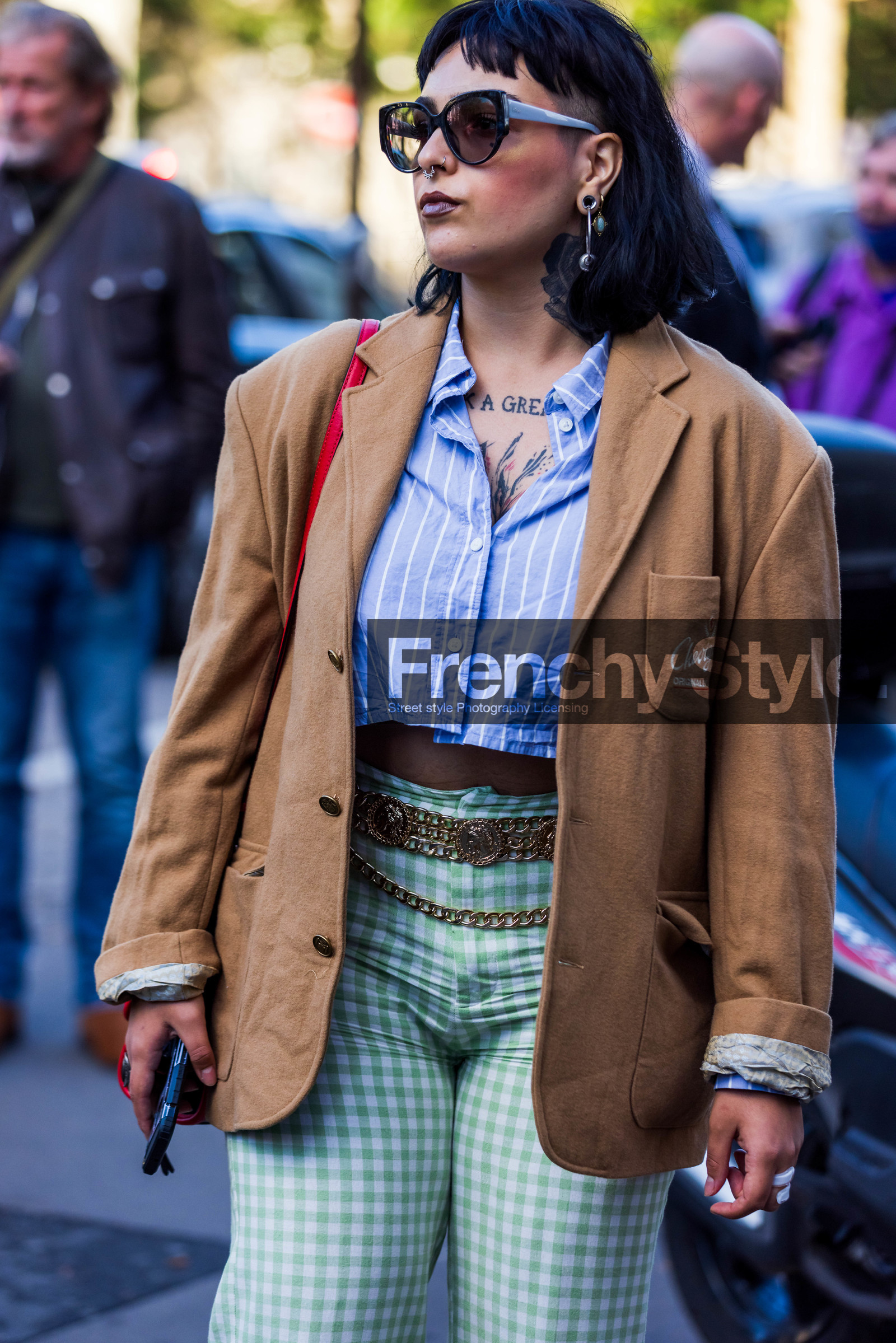 belt, black sunglasses, blazer, blue shirt, brown blazer, checked pants, checked print, crop shirt, earrings, gold belt, green pants, oversize sunglasses, print, printed pants, printed shirt, smartphone, striped shirt, stripes, sunglasses, vintage blazer, white lines, fashion week, frenchystyle, FW, jonathan paciullo, street style, PFW, PARIS, SPRING SUMMER 2022, SS 22, vertical, atmosphere details