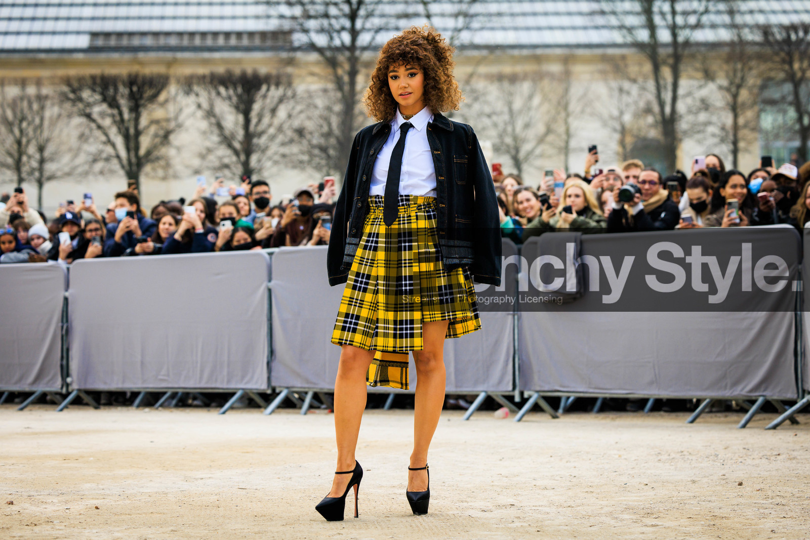 blue tie, white shirt, denim jacket, plaid skirt, yellow skirt, dior bag, yellow bag, school girl style, lena mahfouf, fashion week, frenchystyle, FW, jonathan paciullo, street style, AUTUMN WINTER 2022-2023, FALL WINTER 2022_2023, FW 22-23, PFW, PARIS, horizontal, atmosphere details, full length