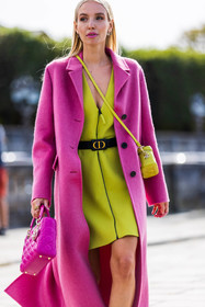 bag, belt, black belt, coat, color, crossbody bag, dior bag, dior belt, dior look, dress, earrings, fluo pink, Leonie Hanne, pink bag, pink coat, quilted bag, yellow bag, yellow dress, zipped dress, street style, jonathan paciullo, FW, frenchystyle, fashion week, PFW, PARIS, SPRING SUMMER 2022, SS 22, vertical, atmosphere details