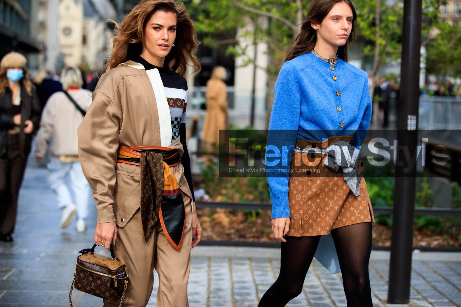 clara berry, striped pullover, monogrammed bag, monogrammed pullover, monogrammed belt, black pullover, brown pullover, checked pullover, brown leather bag, brown leather belt, beige leather jumpsuits, asymetrical jumpsuits, louis vuitton bag, louis vuitton belt, louis vuitton pullover, louis vuitton total look, louis vuitton jumpsuits, camel leather belt, alizee gamberini, camel skirt, beige skirt, blue cardigan, light grey scarf, black tights, white leather bag, hand bag, monogrammed skirt, monogrammed scarf, belted skirt, louis vuitton cardigan, louis vuitton scarf, louis vuitton shirt, louis vuitton bag, louis vuitton shoes, louis vuitton total look, louis vuitton necklace, silvered necklace, logo necklace, big necklace, PARIS, PFW, fashion week, frenchystyle, FW, jonathan paciullo, street style, SPRING SUMMER 2021, SS 21, horizontal, atmosphere details, detail