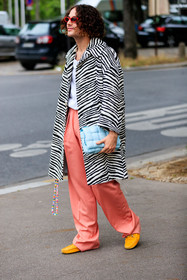 fur coat, zebra printed coat, black coat, white coat, bicolor coat, red sunglasses, light blue leather bag, light blue leather clutch, blue leather bag, blue leather clutch, plaited bag, plaited clutch, bottega veneta bag, pink pants, loose pants, oversize pants, yellow leather loafers, gucci shoes, fashion week, frenchystyle, FW, jonathan paciullo, street style, PFW, PARIS, SPRING SUMMER 2022, SS 22, vertical, full length