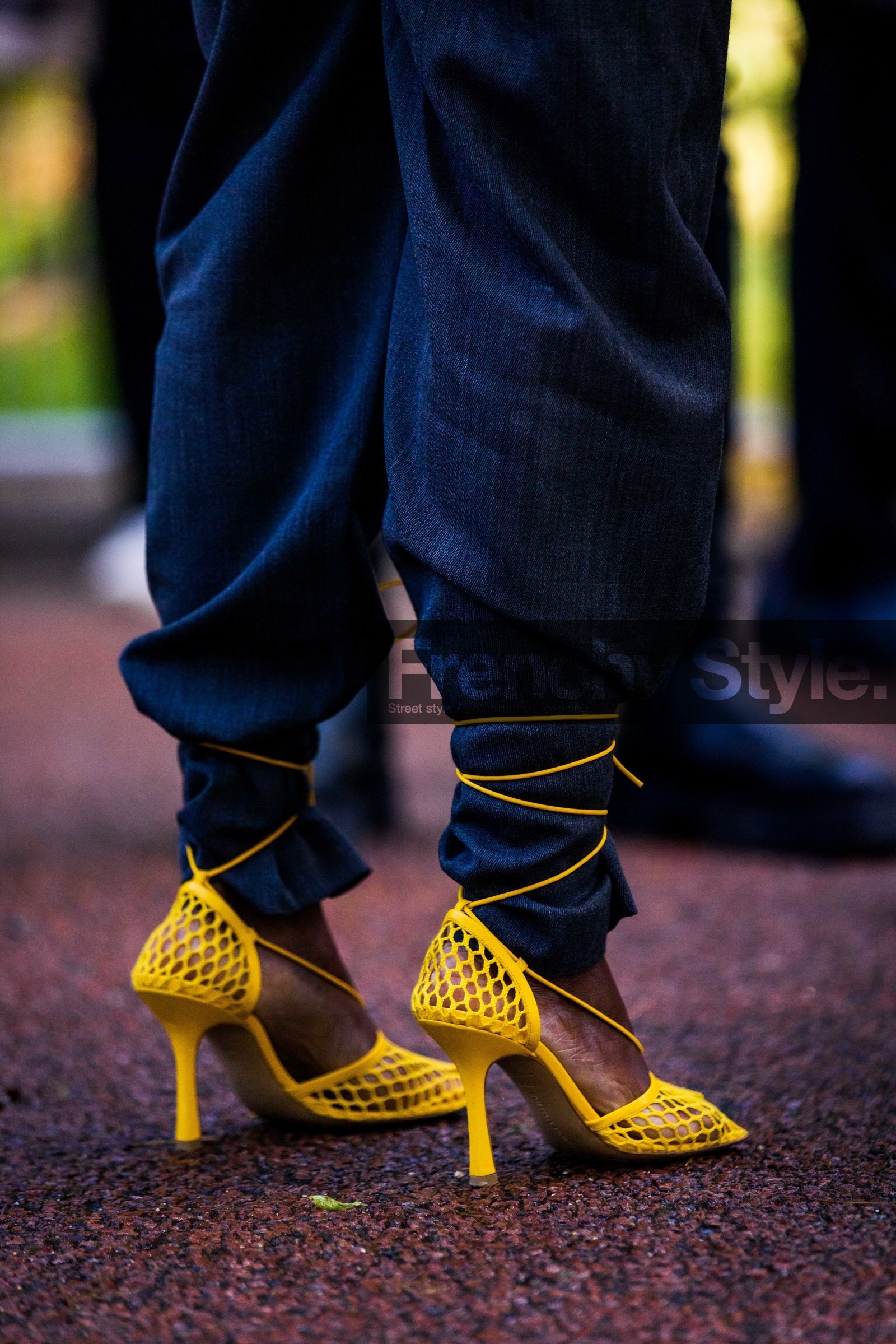 bottega veneta sandals, close up, detail, lace up shoes, yellow sandals, yellow shoes, street style, jonathan paciullo, FW, frenchystyle, fashion week, PFW, PARIS, SPRING SUMMER 2022, SS 22, vertical, atmosphere details