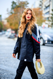 clara berry, black shirt, black jacket, black t-shirt, striped shirt, striped jacket, red lipstick, black pants, flare pants, grey shirt, red shirt, white leather bag, box bag, coperni bag, round shape bag, fashion week, frenchystyle, FW, jonathan paciullo, street style, PFW, PARIS, SPRING SUMMER 2021, SS 21, vertical, atmosphere details, detail