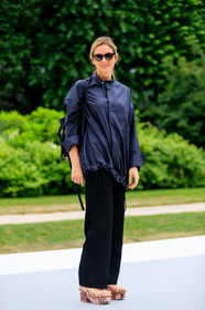 black pants, blue shirt, leather shoes, pink shoes, shiny shoes, sunglasses, trousers, fashion week, frenchystyle, FW, jonathan paciullo, street style, PFW, PARIS, vertical, full length, AUTUMN WINTER 2018-2019, FALL WINTER 2018-2019, FW 18-19, Gaia Repossi