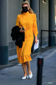 yellow dress, polka dots dress, high collar dress, long dress, long sleeves dress, drape dress, white leather slippers, kitten heels slippers, street style, jonathan paciullo, FW, frenchystyle, fashion week, MFW, MILAN, SPRING SUMMER 2021, SS 21, vertical, full length