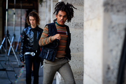 black jacket, brown pants, multicolor sweater, sleeveless, trousers, fashion week, frenchystyle, FW, jonathan paciullo, street style, PFW, PARIS, atmosphere details, horizontal, detail, AUTUMN WINTER 2018-2019, FALL WINTER 2018-2019, FW 18-19, luka sabbat