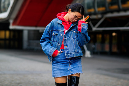 balenciaga, black boots, black shoes, blue denim, denim jacket, denim skirt, high boots, hoodie, red sweater, fashion week, frenchystyle, FW, jonathan paciullo, street style, PFW, PARIS, SPRING SUMMER 2017, SS 17, HAUTE COUTURE, atmosphere details, detail, horizontal
