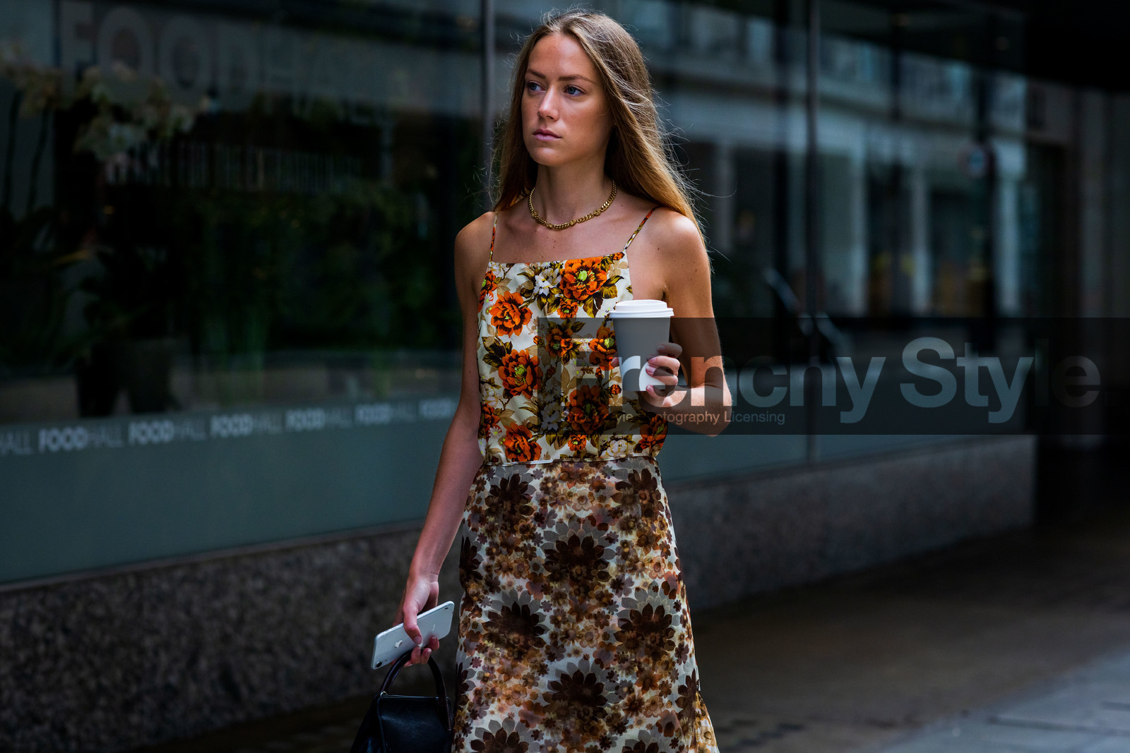 flowered dress, print, orange, brown, necklace, fashion week, frenchystyle, FW, jonathan paciullo, street style, SPRING SUMMER 2022, SS 22, LFW, LONDON, horizontal, atmosphere details, detail