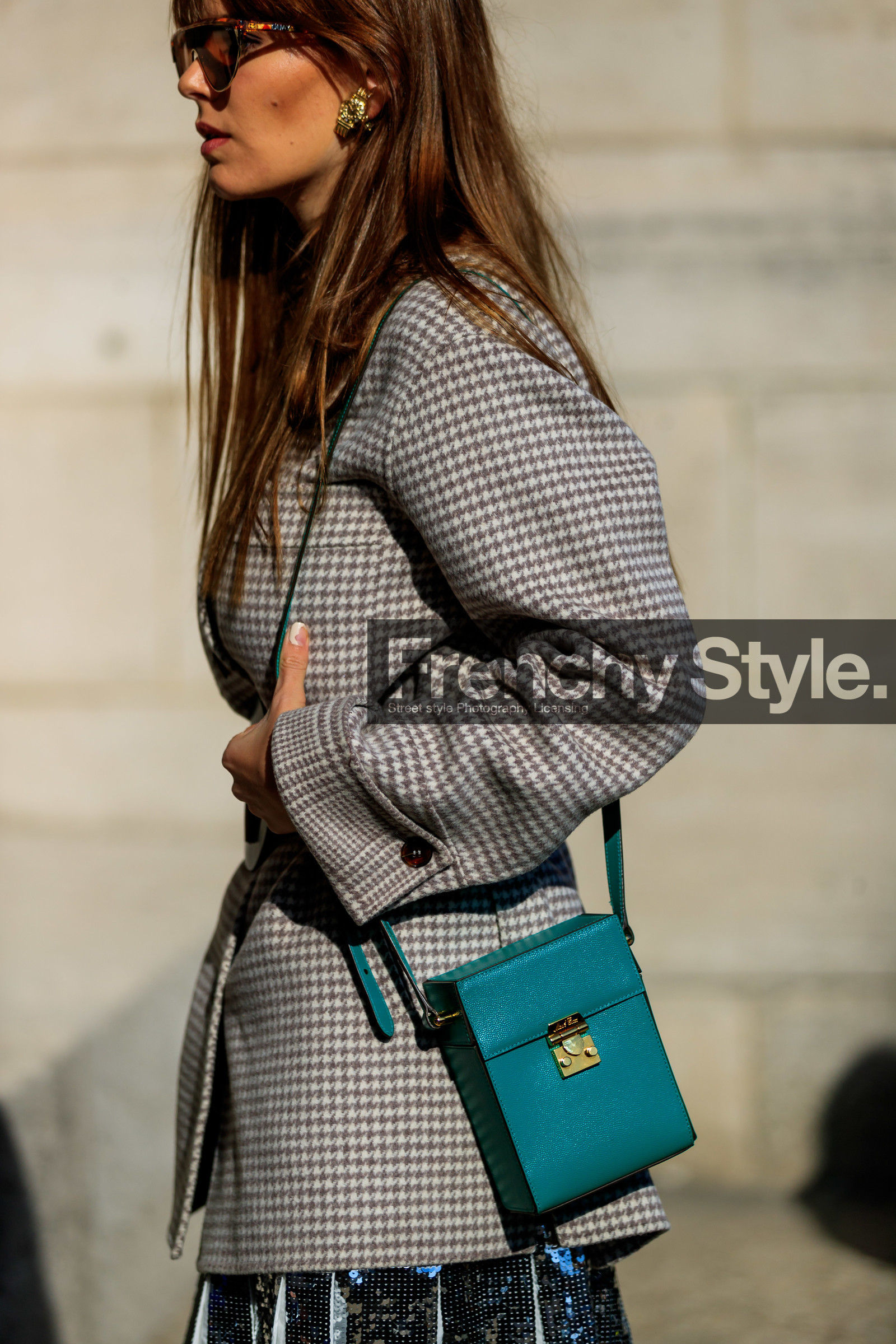 blazer, blue bag, checked, green bag, grey jacket, houndstooth pattern, leather bag, plaid, sunglasses, PARIS, PFW, street style, jonathan paciullo, FW, frenchystyle, fashion week, AUTUMN WINTER 2019-2020, AW 19-20, FALL WINTER 2019-2020, FW 19-20, vertical, atmosphere details, detail