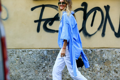 blue shirt, denim pants, ekatrina mukina, jeans, sunglasses, trousers, white denim, street style, jonathan paciullo, FW, frenchystyle, fashion week, MFW, MILAN, SPRING SUMMER 2019, SS 19, atmosphere details, horizontal, detail