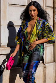 Aleali May, bag, blue pants, blue shirt, body, boots, color, cut out top, fluo pink bag, green body, multicolor, pink bag, print, printed body, printed pants, printed shirt, shirt, yellow body, yellow shirt, yellox pants, street style, jonathan paciullo, FW, frenchystyle, fashion week, PFW, PARIS, SPRING SUMMER 2022, SS 22, vertical, atmosphere details