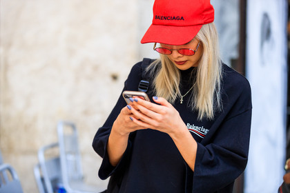 atmosphere details, backpack, balenciaga, black bag, black skirt, black sweater, detail, fashion week, frenchystyle, FW, horizontal, jonathan paciullo, MENSWEAR, PARIS, PFW, red cap, SPRING SUMMER 2018, SS 18, street style, sunglasses