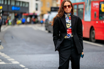 erika boldrin, black jacket, black pants, black suits, floral printed top, turtleneck top, multicolor top, aviator sunglasses, metalic frame sunglasses, smoked sunglasses, fashion week, frenchystyle, FW, jonathan paciullo, street style, LFW, LONDON, AUTUMN WINTER 2020-2021, FALL WINTER 2020-2021, FW 20-21, horizontal, atmosphere details, detail