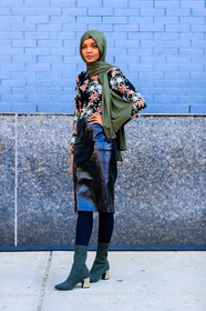 black skirt, floral, flowers, green boots, green scarf, high heels, hijab, leather shoes, leather skirt, printed top, street style, jonathan paciullo, FW, frenchystyle, fashion week, NYFW, NEW YORK, AUTUMN WINTER 2018-2019, AW 18-19, FALL WINTER 2018-2019, FW 18-19, vertical, full length, model, halima aden