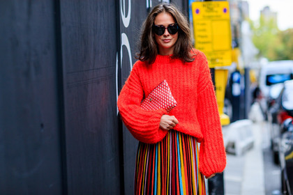 checked, graphic bag, graphic skirt, leather bag, multicolor skirt, pierre hardy, plaid, pleated skirt, printed bag, printed skirt, red bag, red sweater, sunglasses, fashion week, frenchystyle, FW, jonathan paciullo, street style, LFW, LONDON, SPRING SUMMER 2019, SS 19, atmosphere details, horizontal, detail