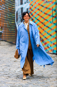 light blue coat, light blue trench coat, oversize coat, oversize trench coat, beige jacket, beige leather clutch, beige pants, beige suits, bottega veneta bag, white shirt, scale sunglasses, big glasses, fashion week, frenchystyle, FW, jonathan paciullo, street style, PFW, PARIS, SPRING SUMMER 2020, SS 20, horizontal, full length