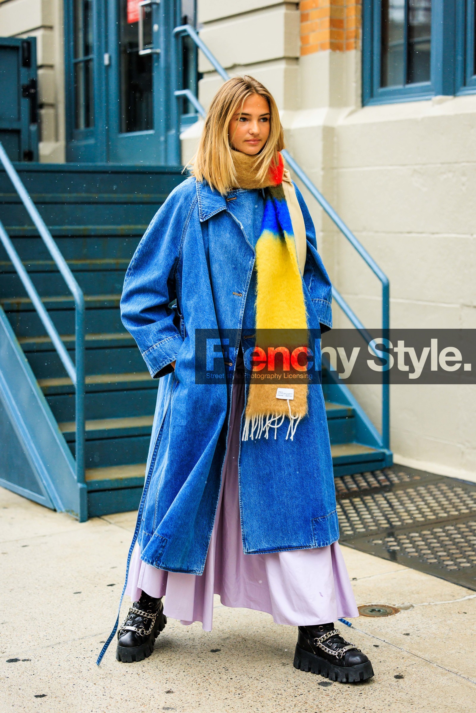 denim trench, blue denim coat, black long coat, long trench coat, denim, automme look, multicolor scarf, purple longdress, miu miu boots, chunky leather boots, black boots, wool colorful scarg, fashion week, frenchystyle, FW, jonathan paciullo, street style, NYFW, NEW YORK, AUTUMN WINTER 2022-2023, FALL WINTER 2022_2023, FW 22-23, vertical, full length