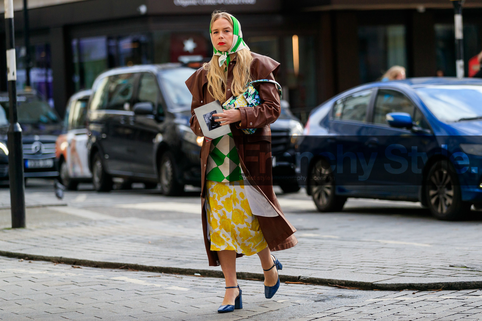 chloe king, animal skin shoes, navy blue leather shoes, high heels shoes, mary jane shoes, brown leather jacket, brown leather trench coat, yellow skirt, mid long skirt, floral printed skirt, checked blouse, checked scarf, green blouse, green scarf, bicolor blouse, bicolor scarf, bicolor skirt, white blouse, white skirt, white scarf, hair scarf, silk scarf, multicolor bag, floral printed bag, navy blue bag, yellow bag, green bag, fashion week, frenchystyle, FW, jonathan paciullo, street style, LFW, LONDON, AUTUMN WINTER 2020-2021, FALL WINTER 2020-2021, FW 20-21, horizontal, atmosphere details, full length