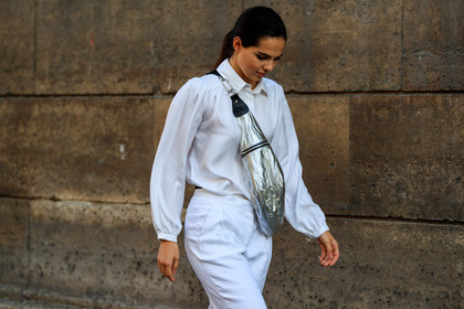 isabel marant, leather bag, shiny bag, silver bag, trousers, white pants, white shirt, fashion week, frenchystyle, FW, jonathan paciullo, street style, PFW, PARIS, horizontal, atmosphere details, detail, AUTUMN WINTER 2018-2019, FALL WINTER 2018-2019, FW 18-19, doina ciobanu
