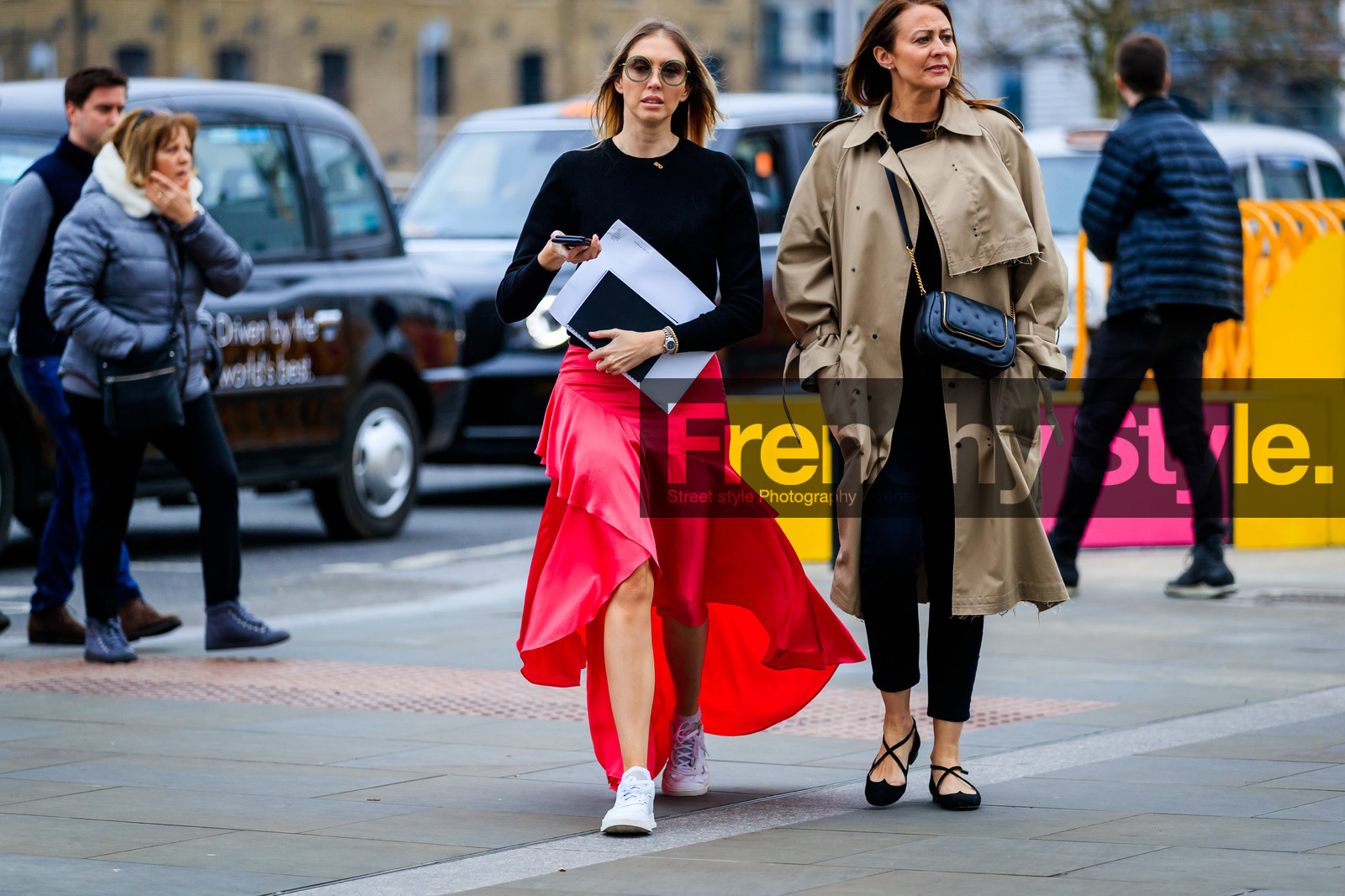 beige coat, black bag, black ballerinas, black pants, black shoes, black sweater, leather bag, leather shoes, red skirt, sunglasses, trousers, white sneakers, street style, jonathan paciullo, FW, frenchystyle, fashion week, LFW, LONDON, AUTUMN WINTER 2019-2020, AW 19-20, FW 19-20, FALL WINTER 2019-2020, horizontal, atmosphere details, detail