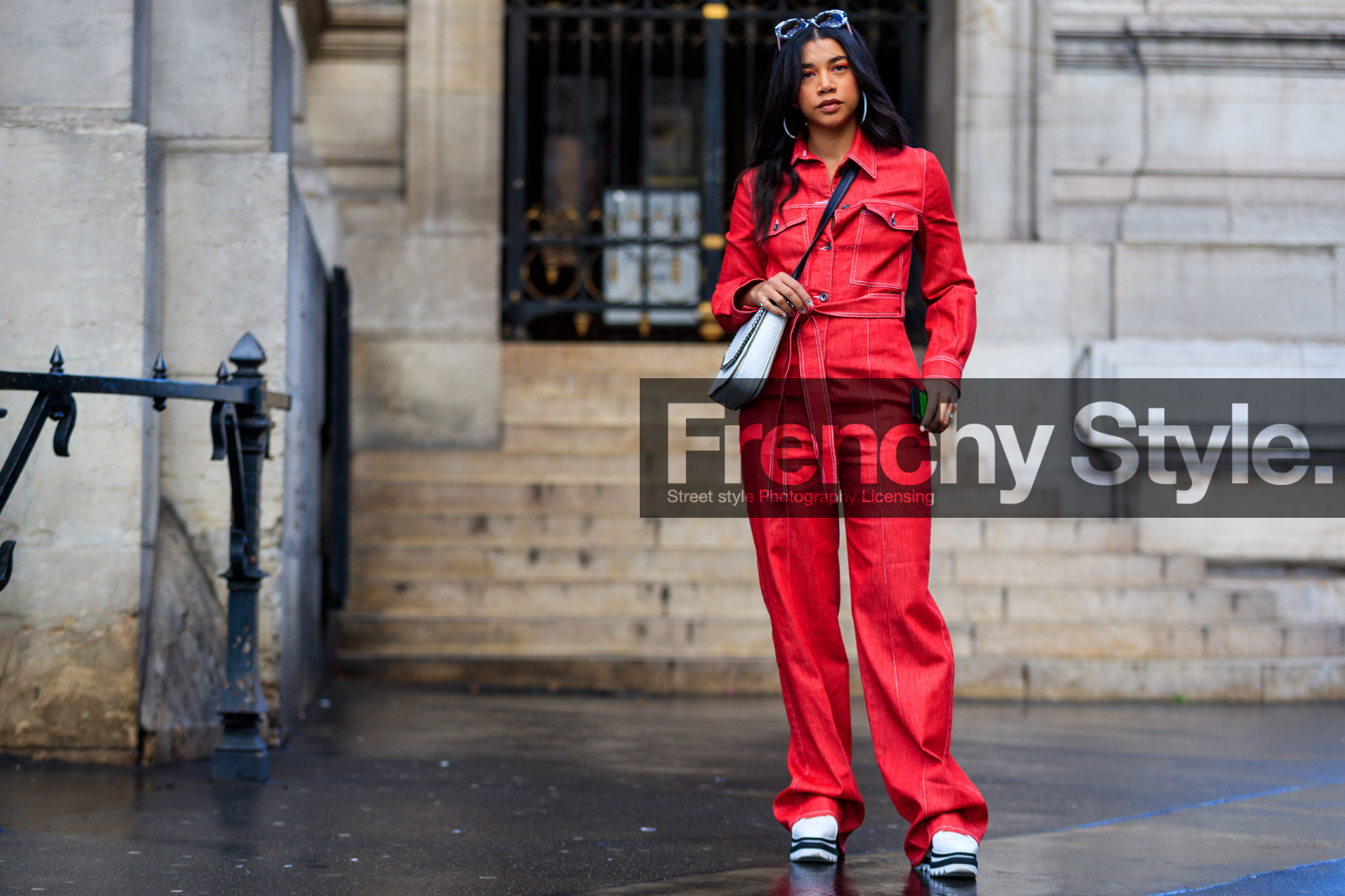 black and white shoes, denim jumpsuit, leather bag, leather shoes, red denim, red jumpsuit, stella mccartney, trousers, white bag, white shoes, street style, jonathan paciullo, FW, frenchystyle, fashion week, PFW, PARIS, AUTUMN WINTER 2018-2019, FALL WINTER 2018-2019, FW 18-19, horizontal, atmosphere details, full length