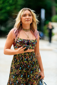 dior top, dior total look, dior skirt, dior necklace, black top, black skirt, multicolor skirt, multicolor top, floral embroidered skirt, floral embroidered top, embroidered skirt, embroidered top, sleeveless top, tank top, cropped top, zipped top, golden necklace, multi necklace, initials necklace, letters necklace, chain necklace, lucky charm necklace, pink hair, hair details, florence pugh, fashion week, frenchystyle, FW, jonathan paciullo, street style, PFW, PARIS, AUTUMN WINTER 2021-2022, FALL WINTER 2021-2022, FW 21-22, vertical, atmosphere details, detail