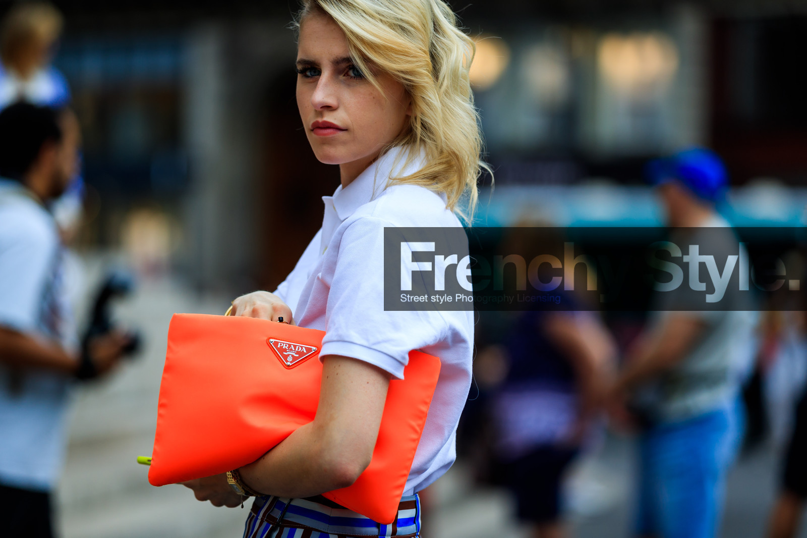 graphic skirt, leather bag, orange bag, prada, printed skirt, ralph lauren, striped skirt, white shirt, fashion week, frenchystyle, FW, jonathan paciullo, street style, PFW, PARIS, atmosphere details, horizontal, detail, AUTUMN WINTER 2018-2019, FALL WINTER 2018-2019, FW 18-19, caro daur