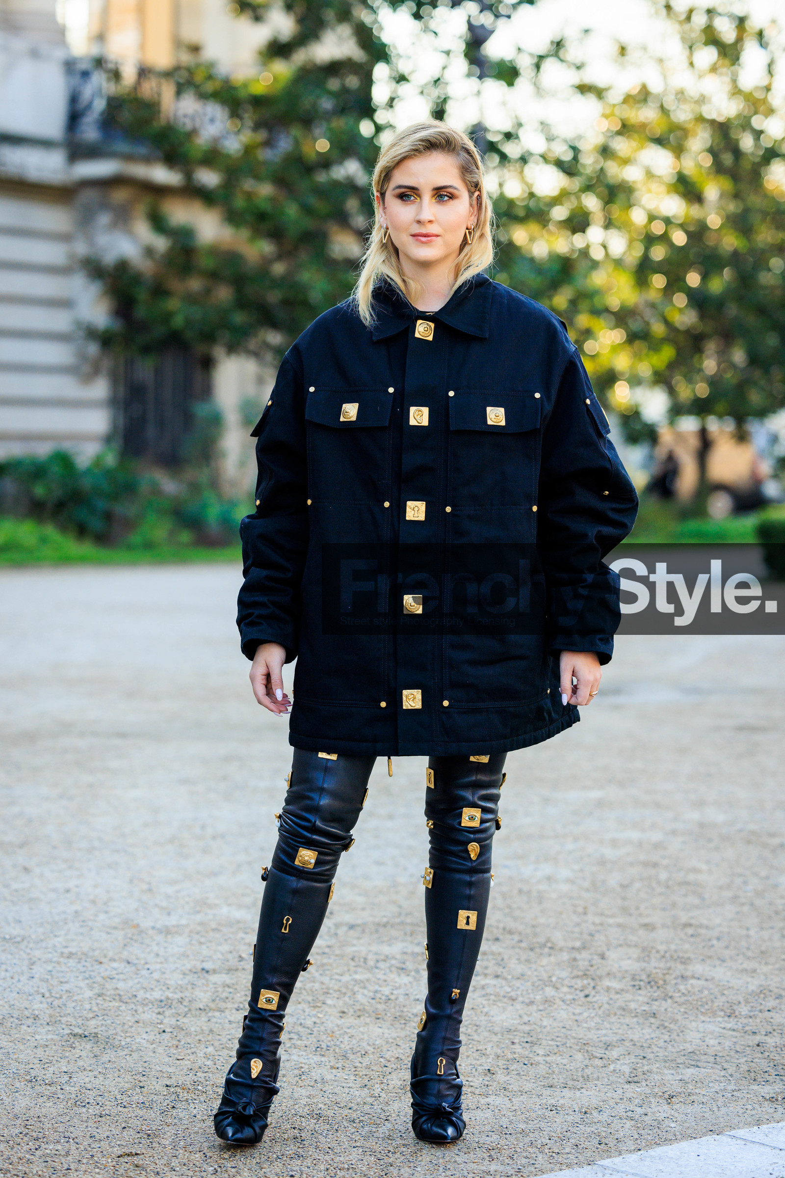 blond hair, full black look, black total look, studded jacket, studded boots, highknee boots, locked boots, charmed boots, tight boots, schiapareilli, fashion week, frenchystyle, FW, jonathan paciullo, street style, PARIS, PFW, SPRING SUMMER 2022, SS 22, full length, vertical