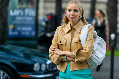 leonie hanne, green eyeshadows, green eyeliner, green earrings, yellow leather jacket, camel leather jacket, beige leather jacket, white leather bag, shoulder bag, golden watch, silvered watch, fendi watch, golden earrings, round shape earrings, strassed earrings, miu miu bag, miu miu jacket, miu miu look, fashion week, frenchystyle, FW, jonathan paciullo, street style, PFW, PARIS, horizontal, atmosphere details, detail