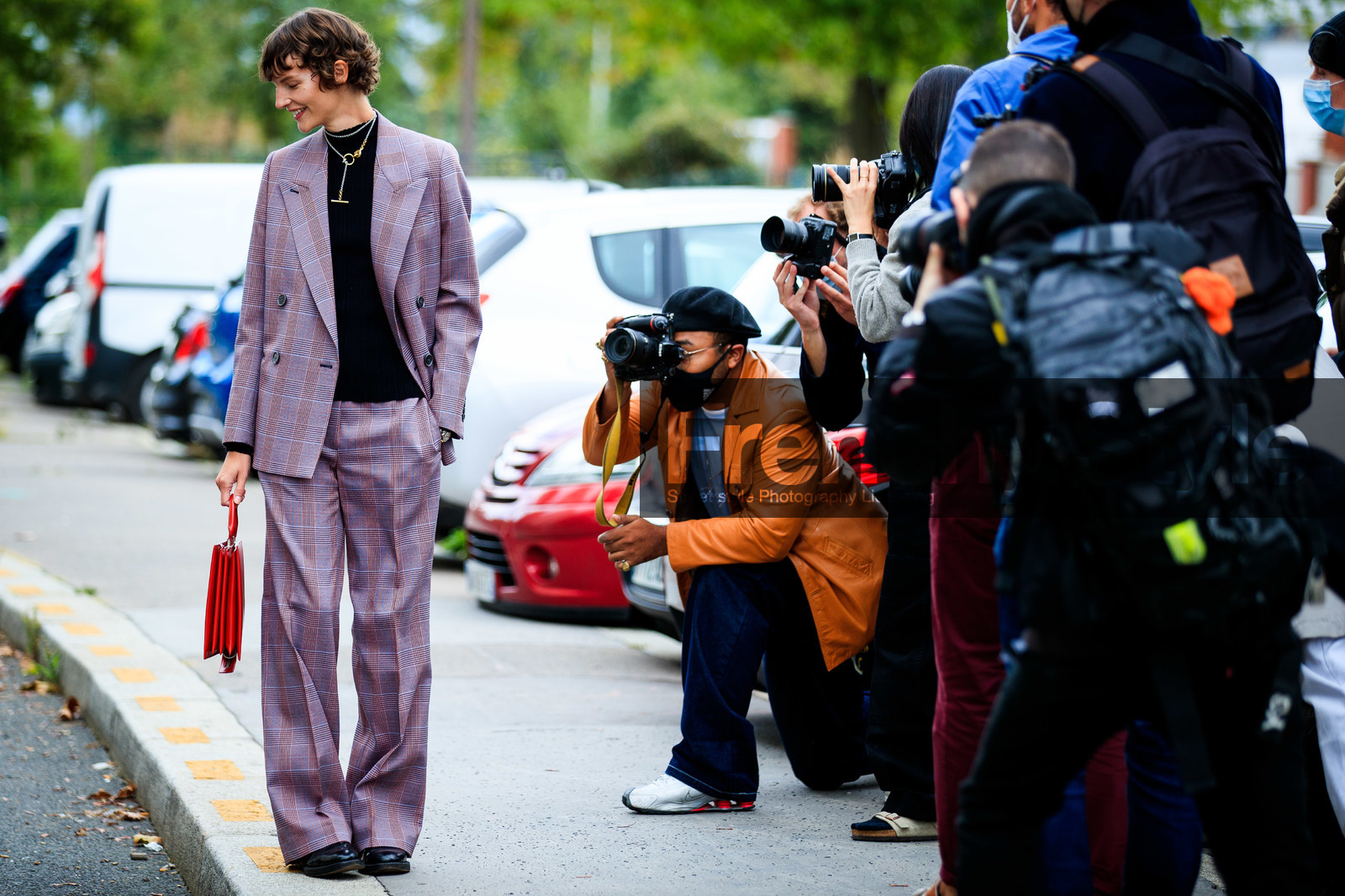 sara blomqvist, red jacket, red pants, red suits, loose jacket, loose pants, checked jacket, checked pants, checked suits, red leather bag, zipped bag, hand bag, silvered chain necklace, silvered necklace, golden necklace, long necklace, charlotte chenais necklace, street style, jonathan paciullo, FW, frenchystyle, fashion week, PFW, PARIS, SPRING SUMMER 2021, SS 21, horizontal, atmosphere details, full length, model