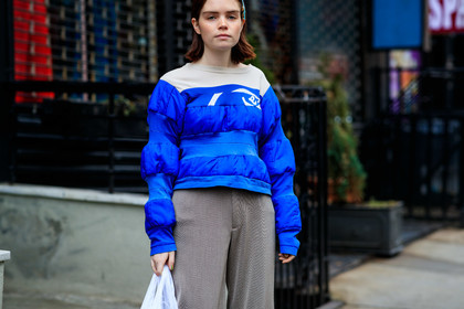 blue sweater, brown pants, molly and reese blustein, trousers, frenchystyle, jonathan paciullo, street style, NYFW, NEW YORK, AUTUMN WINTER 2019-2020, AW 19-20, FALL WINTER 2019-2020, FW 19-20, fashion week, FW, atmosphere details, horizontal, detail