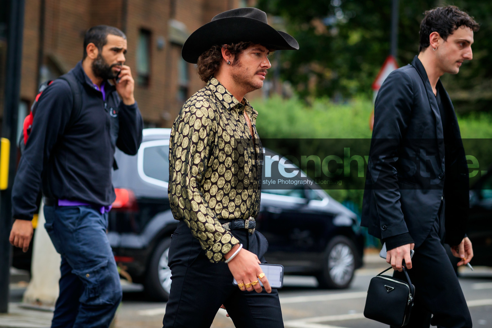 cowboy belt, cowboy look, cowboy hat, brown hat, golden shirt, polka dots shirt, fashion week, frenchystyle, FW, jonathan paciullo, street style, atmosphere details, horizontal, detail