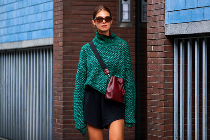 green pullover, turtleneck pullover, crossbody bag, burgundy leather bag, bucket bag, scale sunglasses, bottega veneta sunglasses, sportmax bag, black shorts, jacqueline zelwis, street style, jonathan paciullo, FW, frenchystyle, fashion week, MFW, MILAN, SPRING SUMMER 2021, SS 21, horizontal, atmosphere details, detail