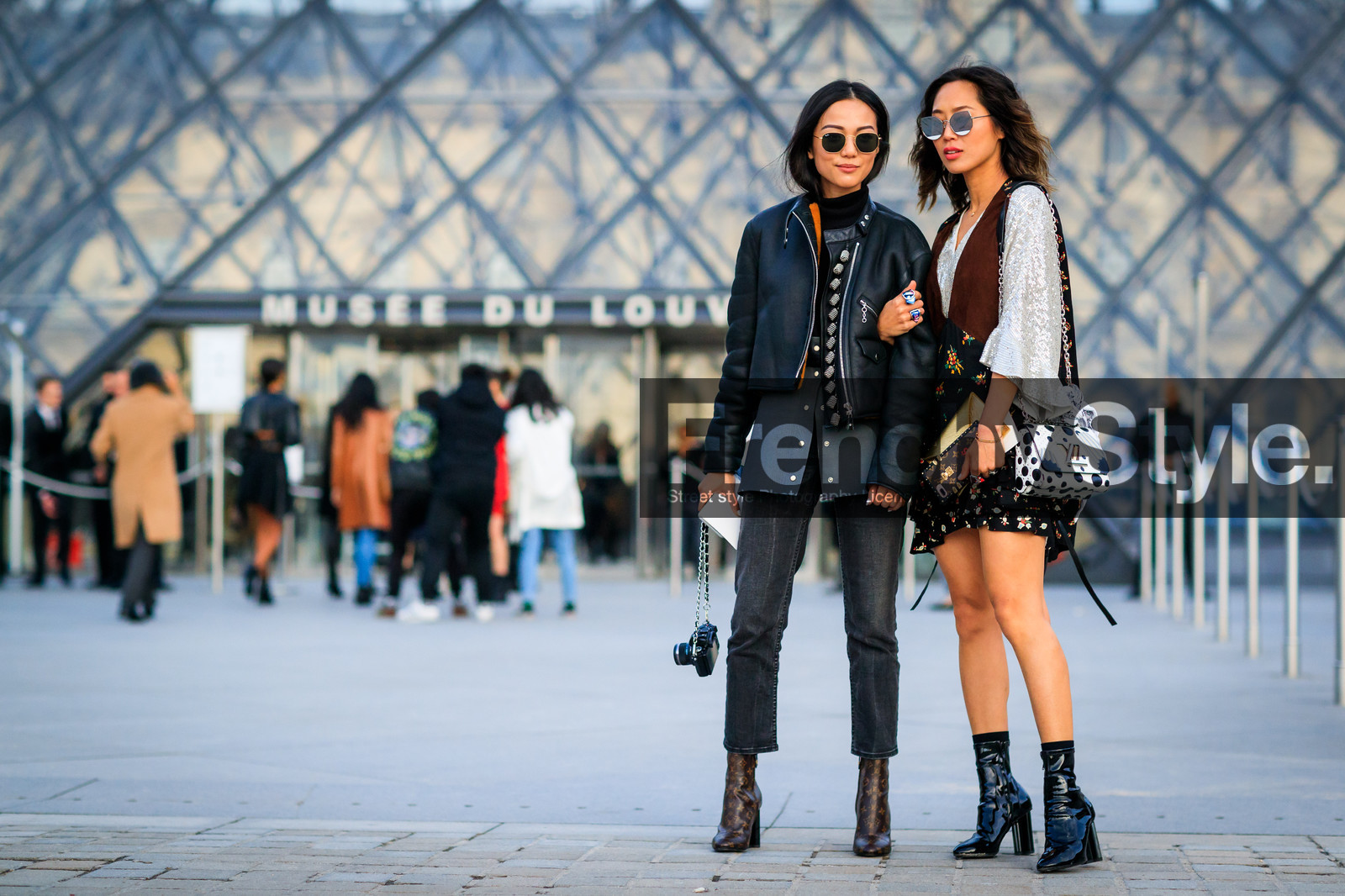 atmosphere details, AUTUMN WINTER 2017-2018, AW 17-18, black and white bag, black denim, black jacket, black perfecto, black shoes, blue denim, brown boots, camera, denim pants, detail, FALL WINTER 2017-2018, fashion week, floral, flower, frenchystyle, FW, FW 17-18, graphic shoes, high heels, horizontal, jeans, jonathan paciullo, leather bag, leather jacket, leather perfecto, leather shoes, louis vuitton, PARIS, PFW, polka dot, printed dress, printed shoes, street style, sunglasses, trousers, vanessa hong, yoyo cao