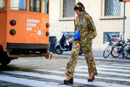 maria bernad, floral printed shirt, floral printed pants, floral print total look, silk shirt, silk pants, silk scarf, floral printed scarf, loose shirt, loose pants, pyjama look, brown shirt, brown pants, crossbody bag, blue leather bag, peter pilotto bag, platform shoes, camel leather shoes, wooden heels shoes, fashion week, frenchystyle, FW, jonathan paciullo, street style, MFW, MILAN, SPRING SUMMER 2020, SS 20