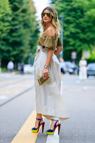 beige pants, blue sandals, bracelet, brown top, bulgari, fashion week, frenchystyle, full length, FW, gold bag, golden bag, golden jewelry, high heels, high waist, jonathan paciullo, leather shoes, metallic bag, metallic clutch, MFW, MILAN, off the shoulder, printed clutch, SPRING SUMMER 2017, SS 17, street style, sunglasses, thassia naves, trousers, velvet, vertical, watch, wide pants