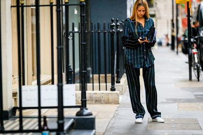 graphic pants, graphic shirt, green bag, green pants, green shirt, holly estelle russell, leather bag, leather shoes, loewe, pajamas, printed pants, printed shirt, striped pants, striped shirt, trousers, white sneakers, fashion week, frenchystyle, FW, jonathan paciullo, street style, LFW, LONDON, SPRING SUMMER 2019, SS 19, atmosphere details, horizontal, full length