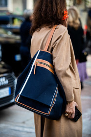 camel coat, beige coat, lutz morris bag, black bag, camel leather bag, shopping bag, shoulder bag, bag detail, close up detail, back details, covid face mask, street style, jonathan paciullo, FW, frenchystyle, fashion week, MFW, MILAN, SPRING SUMMER 2021, SS 21, vertical, detail