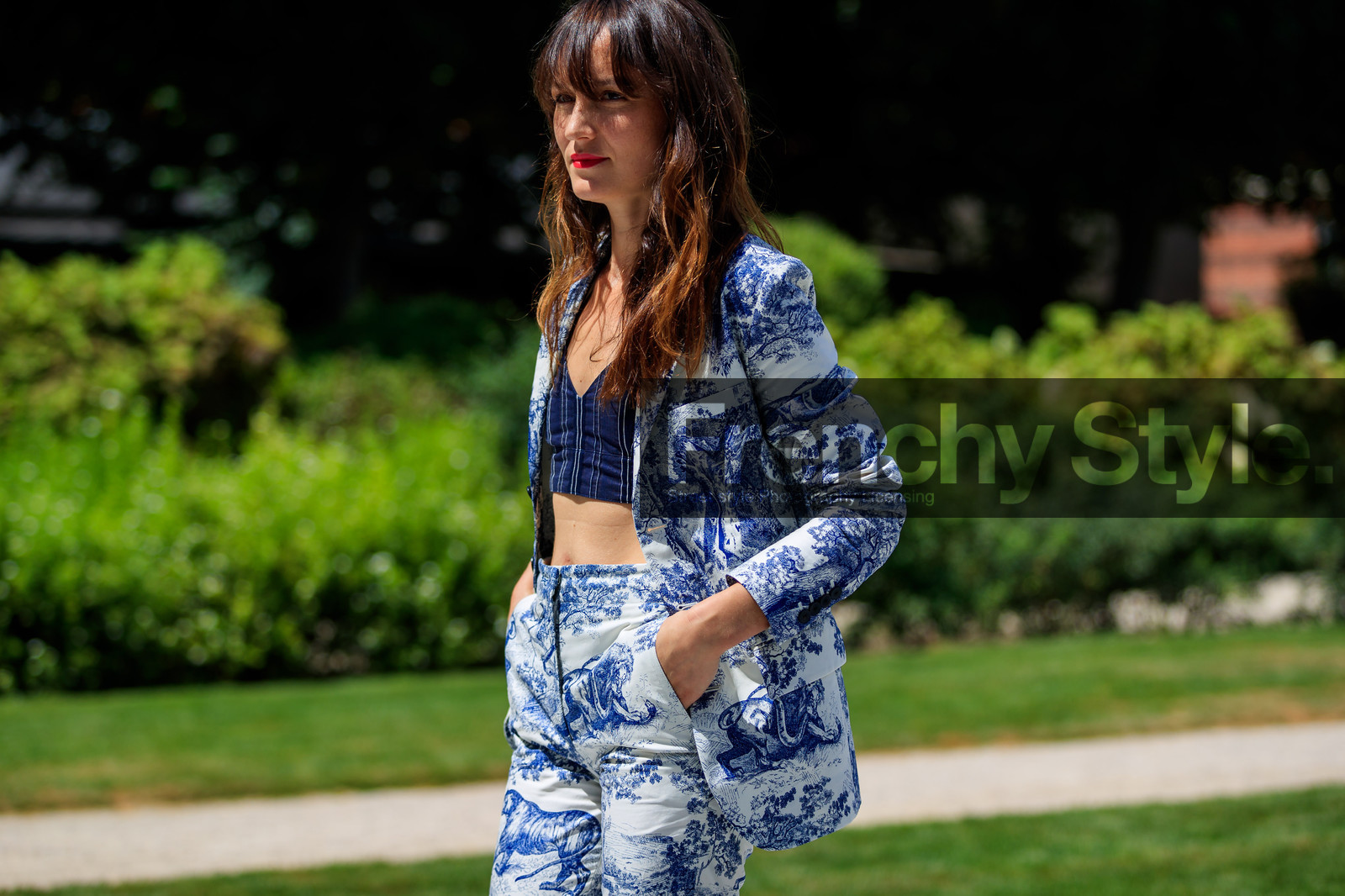 blazer, blue jacket, blue pants, blue suit, blue top, crop top, graphic jacket, graphic pants, graphic suit, printed jacket, printed pants, printed suit, trousers, fashion week, frenchystyle, FW, jonathan paciullo, street style, PFW, PARIS, horizontal, atmosphere details, detail, AUTUMN WINTER 2018-2019, FALL WINTER 2018-2019, FW 18-19